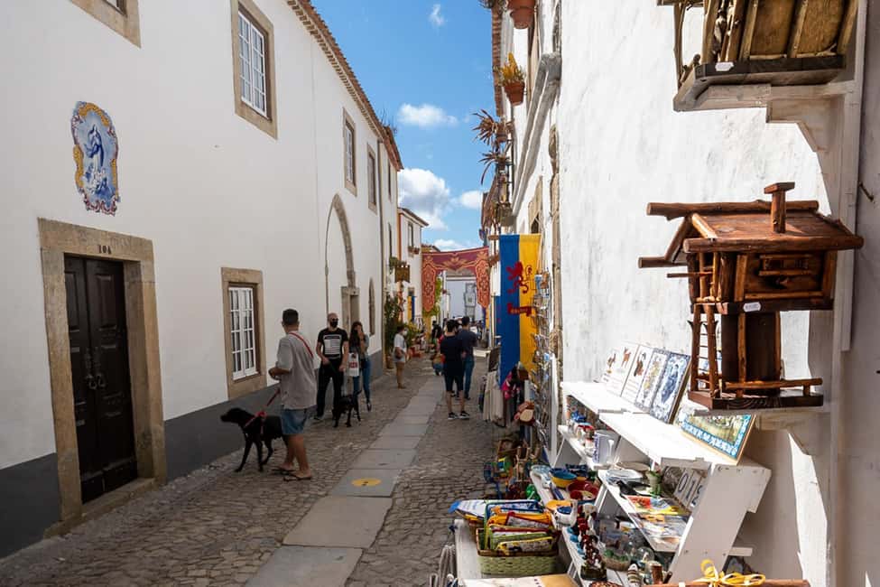 Óbidos: Private & Flexible Walking Tour in Medieval Town - Old Market and the quieter alleys: where the town feels real