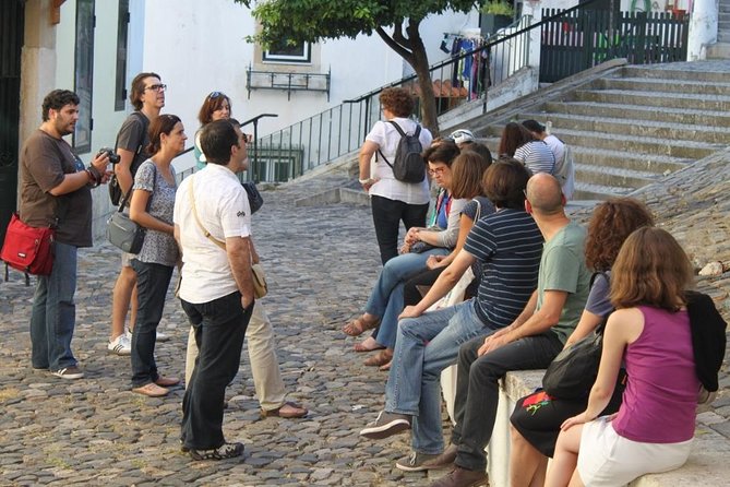 Old Lisbon: Alfama and Sao Jorge neighborhood 3-Hour Walking Tour - Climbing to São Jorge: city walls, daily life, and big views