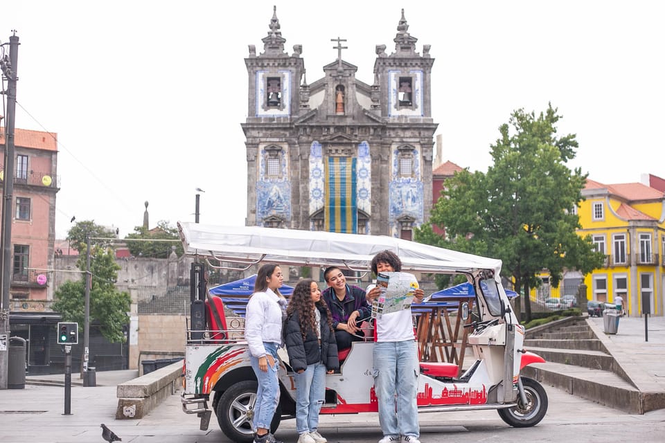Oporto Tuk-Tuk Tour: Fast, Fun & Flexible – 1H to Full Day! - Entering Porto from the driver’s seat: the electric tuk-tuk setup