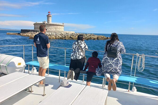 Panoramic Boat Tour with Drinks and Music - Drinks, music, and the onboard vibe: friendly crews and mixed comfort