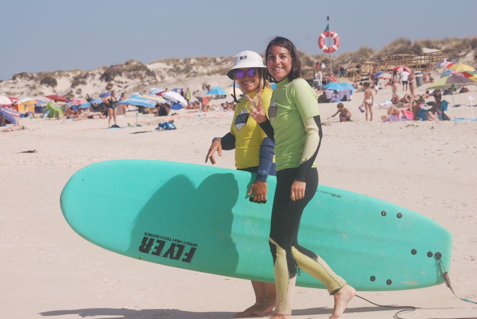 Peniche: Surfing Lessons for all surf levels - Private vs small group (max 6): how to choose the best fit