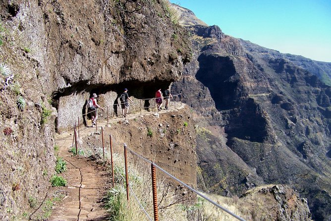 Pico Arieiro To Pico Ruivo / Highest Peak Challenge - Pickup and timing: starting at 8:45 am with real transfers