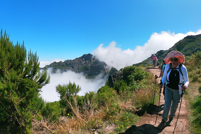 Pico do Areeiro to Pico Ruivo (PR 1) - Hiking Tour in Madeira - Pico do Areeiro (1818m) start: small bar break, big altitude reality