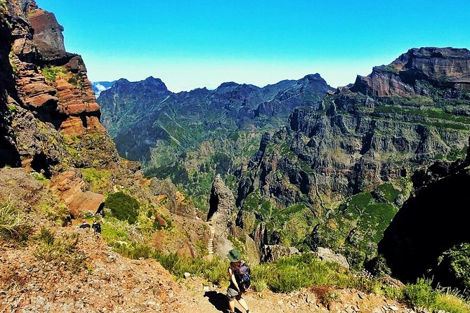 Pico do Areeiro to Pico Ruivo (PR 1) - Hiking Tour in Madeira - PR1 walking sections: 10km that feels more than 10km