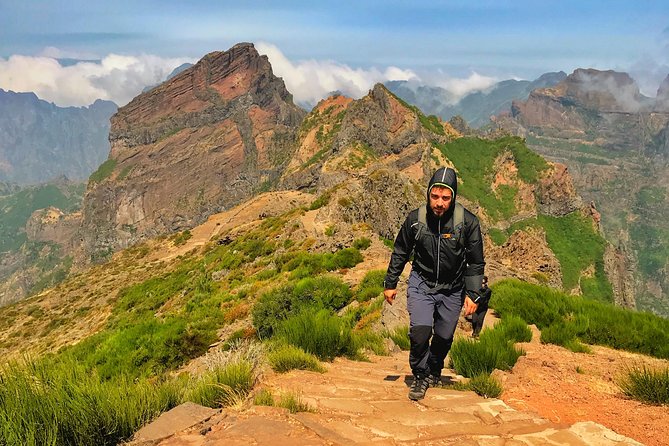 Pico do Areeiro to Pico Ruivo (PR 1) - Hiking Tour in Madeira - The steeper approach: tunnels, narrow steps, and the final push