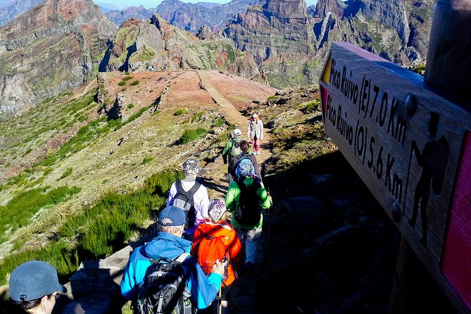 Pico do Areeiro to Pico Ruivo (PR 1) - Hiking Tour in Madeira - Descent to Achadas do Teixeira (1592m): finish with breathing room