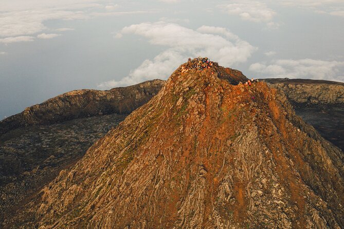 Pico Mountain: Climb the Highest Point of Portugal 2351m - Casa da Montanha at 1200m: briefing, locators, and how the day starts