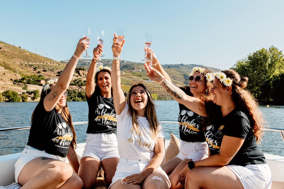 Pinhão: 1 Hour SUNSET Cruise with Sparkling Wine - Small group luxury (max 22): why it feels calmer on the water
