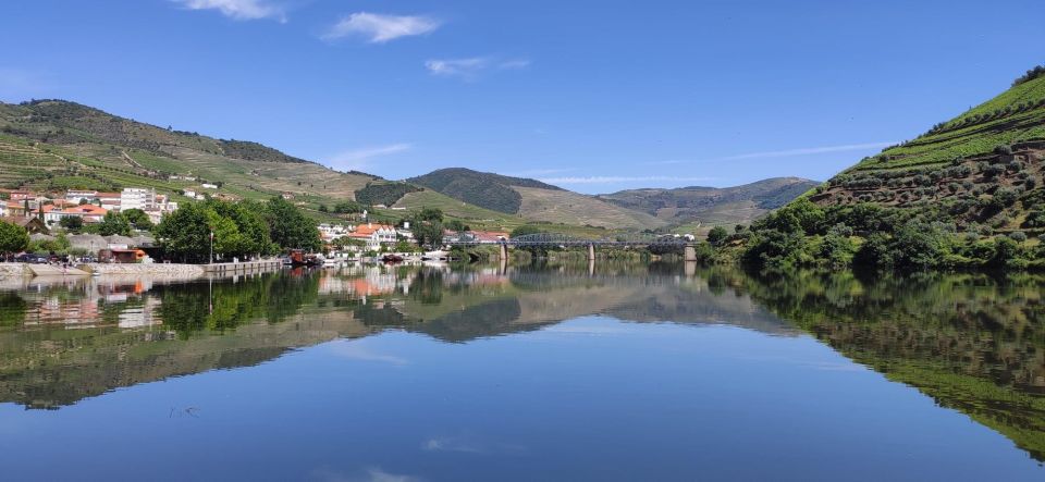 Pinhão: Douro River 50-min Boat Trip with Port Wine - Meet the Route: Ponte do Pinhão and the Quintas Along the Way