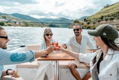 Pinhão: Douro River Solar Boat Tour with Wine Tasting - Finding the dock: Daurum Solar Boats near Pinhão station