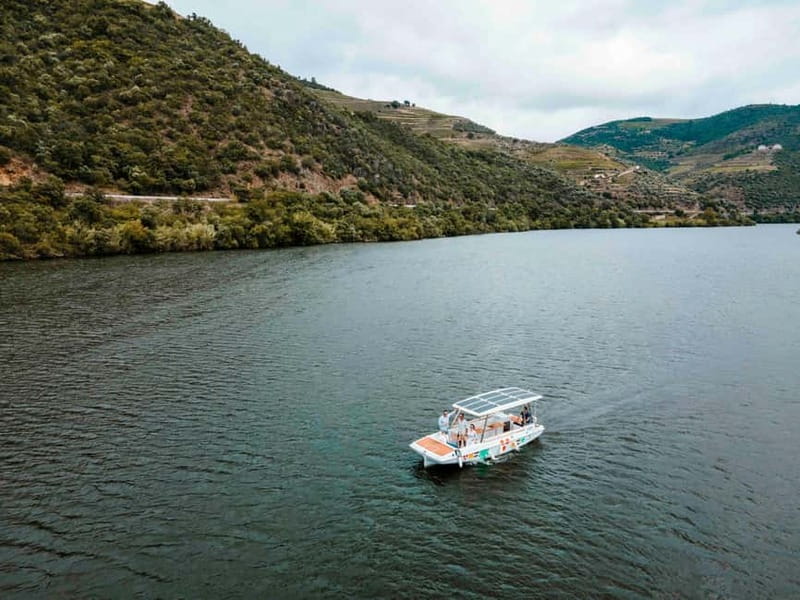Pinhão: Douro River Solar Boat Tour with Wine Tasting - The guides: small-group attention and real names