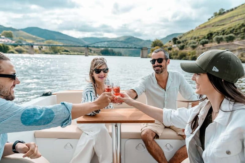 Pinhão: Douro River Solar Boat Tour with Wine Tasting - Finding the dock: Daurum Solar Boats near Pinhão station