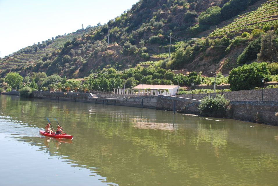 Pinhão: Douro Valley Rabelo Boat Tour and Kayak Experience - Meeting at Pinhão’s pier, right by the iron bridge
