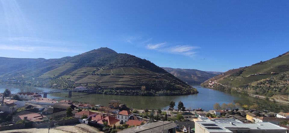 Pinhão: Douro Valley with Wine Tasting, Boat Trip and Lunch - Getting between stops: minivan comfort matters