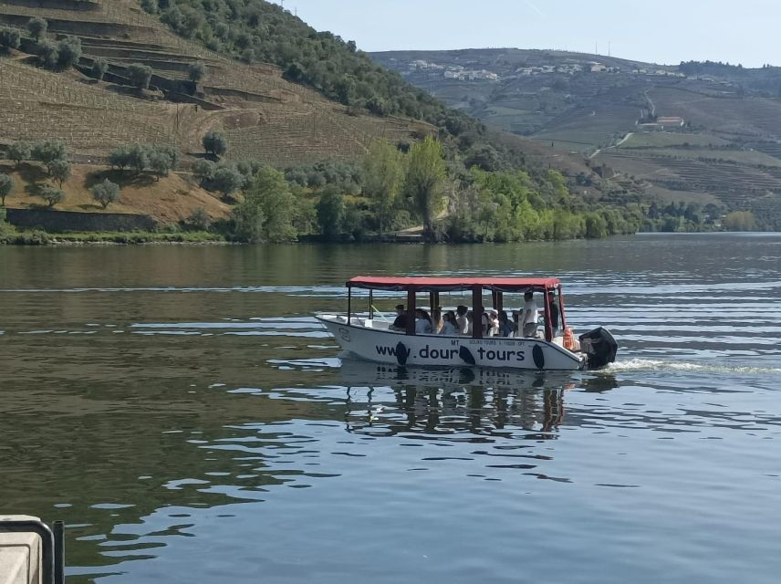Pinhão: Douro Valley with Wine Tasting, Boat Trip and Lunch - Pinhão station azulejos and the panoramic photo stop