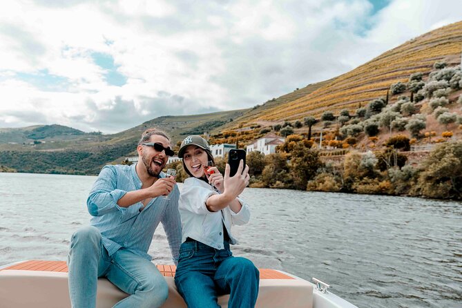 Pinhão: Electric Boat Experience 1h - Taste of Two Wines - Pinhão, where your Douro cruise starts (and why that matters)