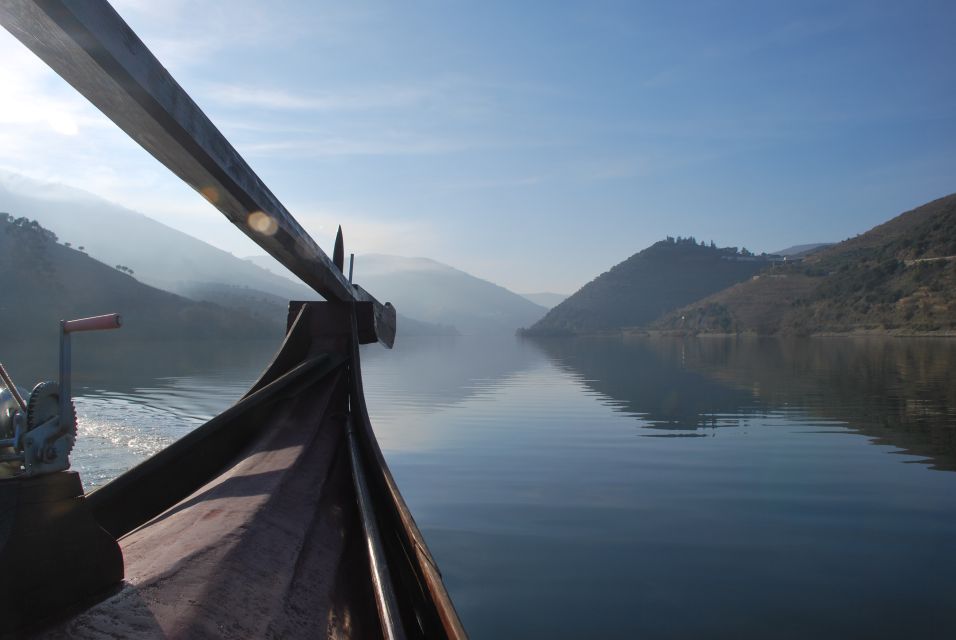 Pinhão: Private Rabelo Boat Tour along the River Douro - Cruising through the Douro Valley: terraced vineyards and a UNESCO viewpoint