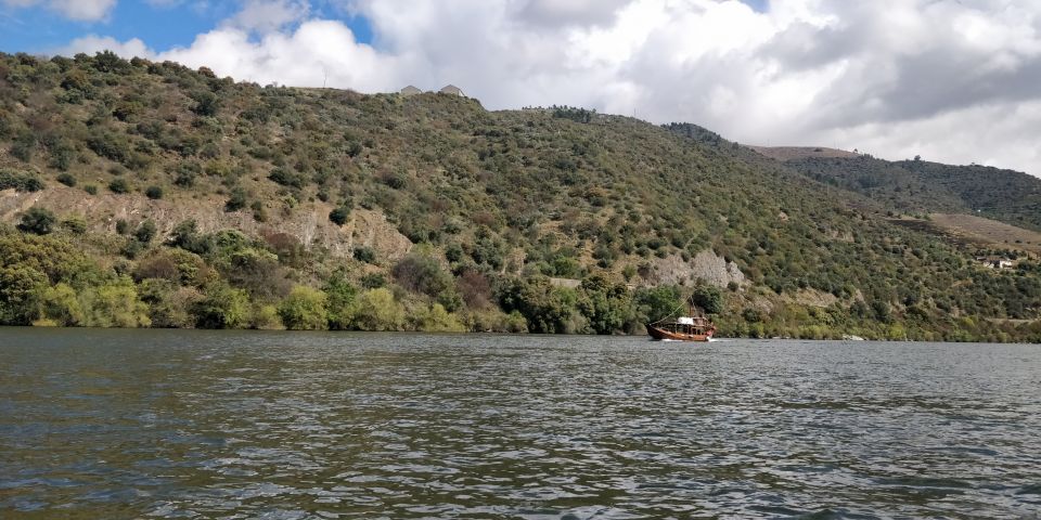 Pinhão: Private Rabelo Boat Tour along the River Douro - Roncão turnaround: why seeing the same stretch can still feel fresh