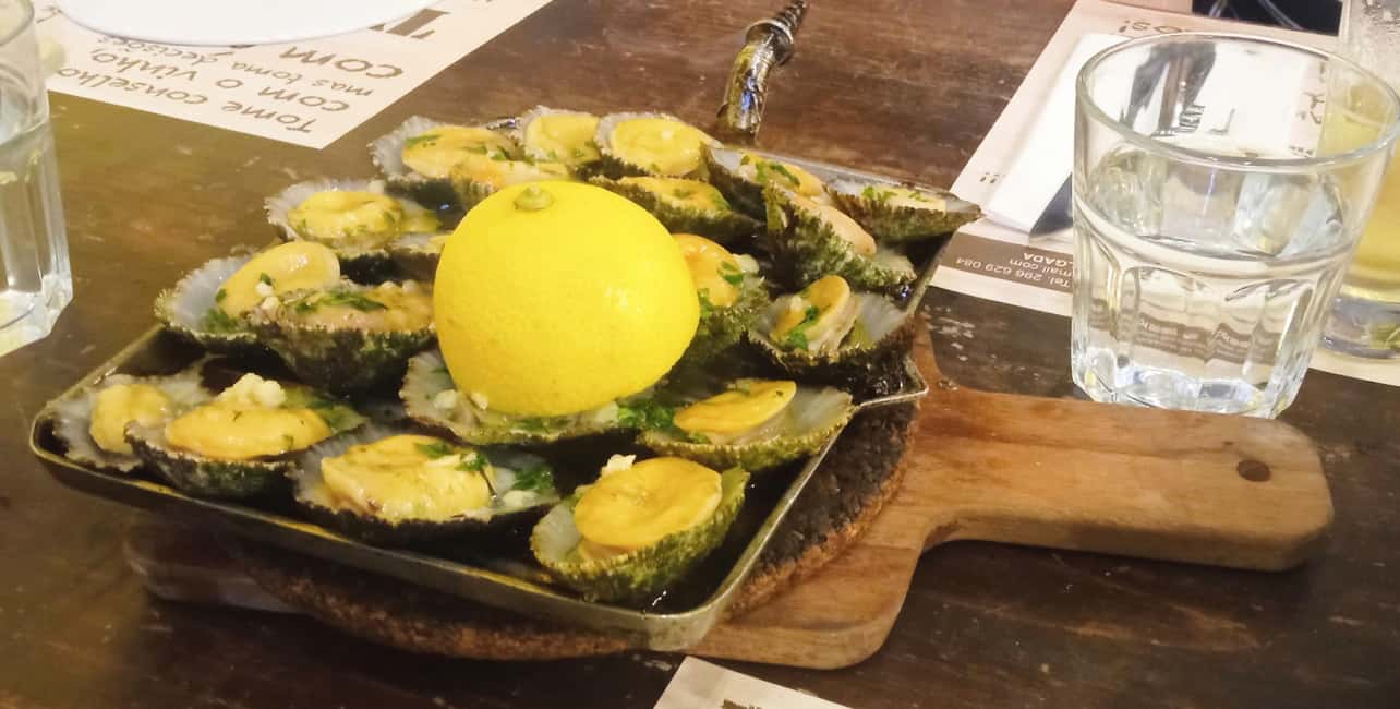 Ponta Delgada: Fat Dolphin Food Tours - Mercado da Graça: the pineapple stop that sets the tone
