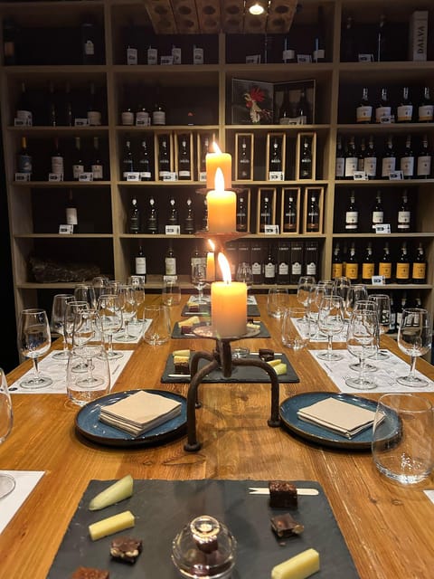 Port Wine class with 3 or 5 Port tasting and pairings - City-center Port lesson across from Palácio da Bolsa