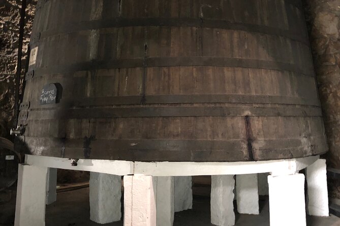 Port Wine Tour | 3 Cellars | 7 Tastings | 12 Participants Maximum - Port wine in Gaia: why this small tour works