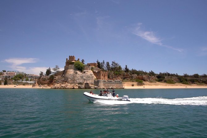 Portimão: Benagil Caves Speedboat Tour - Carvoeiro fishing village pass-by: a quick Algarve orientation