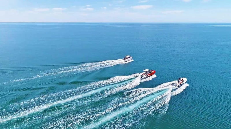 Portimão: Benagil Full Caves Tour with Meal at Allgarbe - Approaching the Algarve sea caves: what you can expect to see