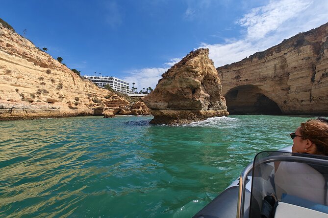 Portimão : Private Boat Tour through the Caves DE Benagil - The boat and crew: comfortable ride, safe-feeling water time