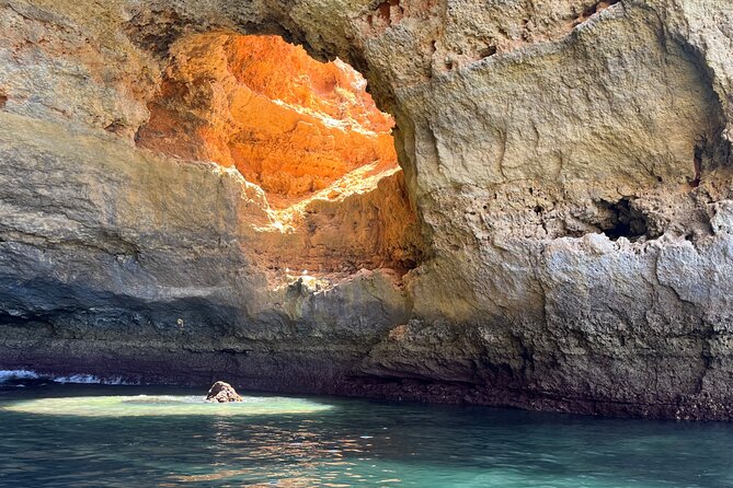 Portimão : Private Boat Tour through the Caves DE Benagil - Price and value: $421.67 per group up to 10
