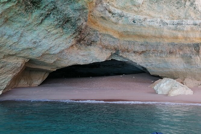 Portimão to Benagil: Adrenaline Wave 90 Minutes Cave Tour - Heading to Algar de Benagil: the Benagil Cathedral effect