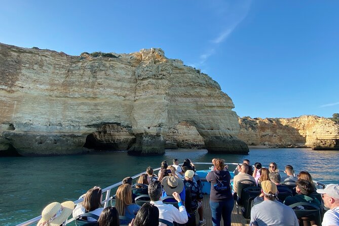 Portimão:Embark on Nature•Benagil and Dolphins•Biologist on board - Boat comfort and crew style: how the “feel” shapes the memory