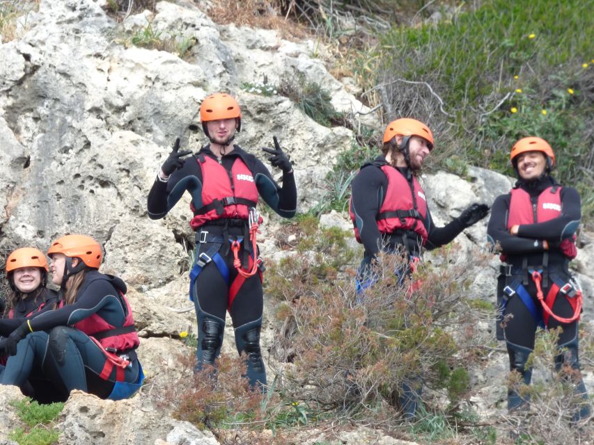 Portinho da Arrábida: Coasteering Boat Tour - Portinho da Arrábida’s cliffs and caves: what makes the setting special