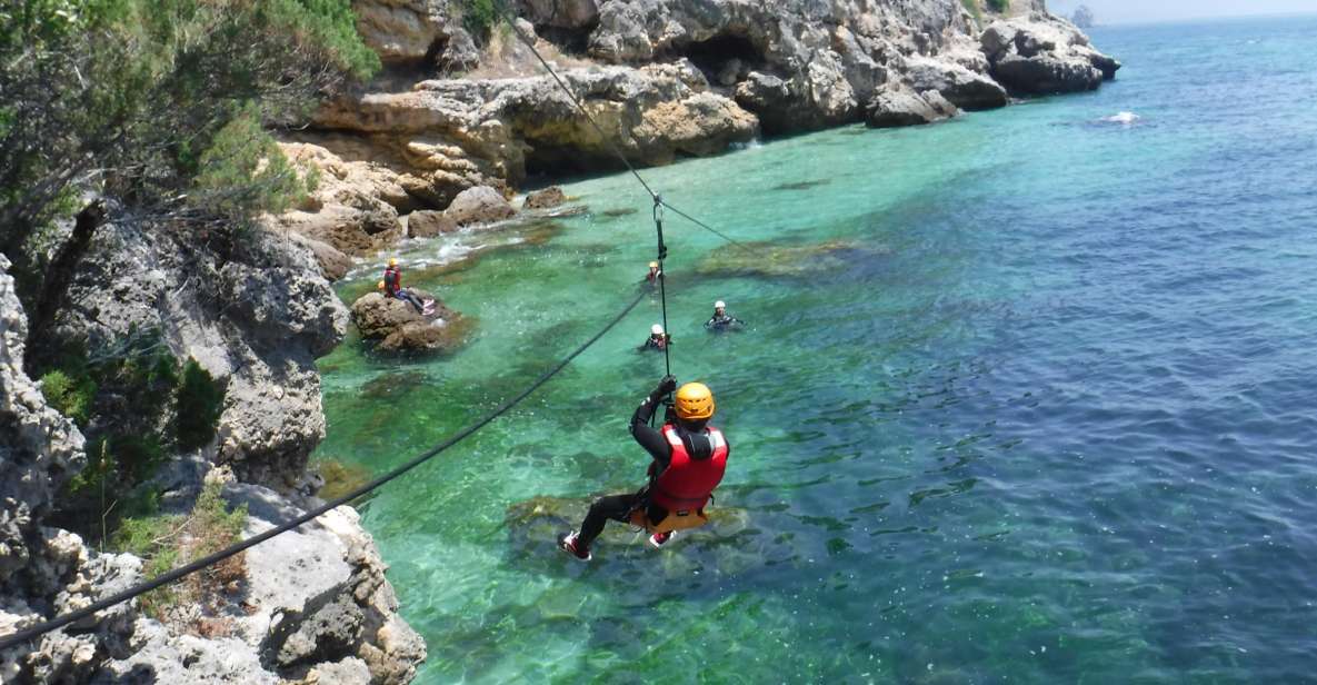 Portinho da Arrábida: Coasteering Boat Tour - The 4-hour coasteering flow: from beach meet-up to the 800-metre circuit