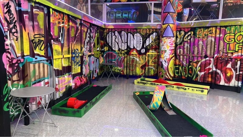 Porto: 18-Hole Indoor Mini Golf Ticket with UV Light Courses - Key things to know before you go