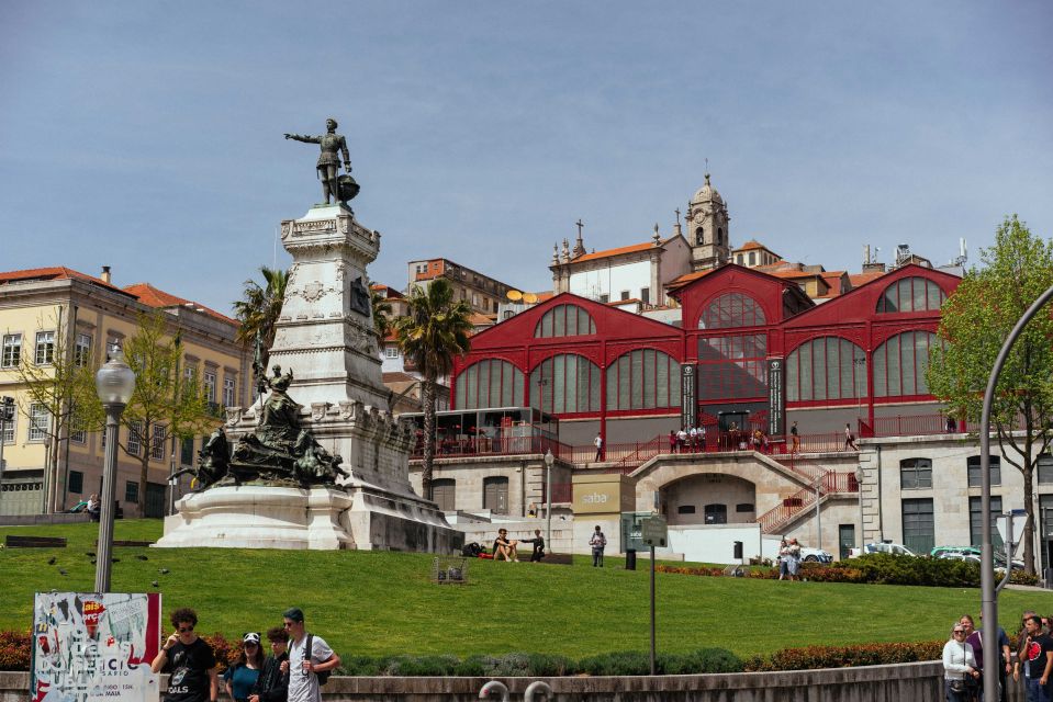 Porto: 2.5-Hour Private City Tour Off the Beaten Track - Rua das Flores: A street that helps you read Porto