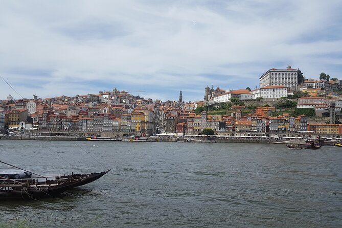 Porto: 2h Private Tour (1 to 6 people) on the Douro River with a local - Onboard Comfort: Beanbags, Music, and the Wine That Makes the Time Fly