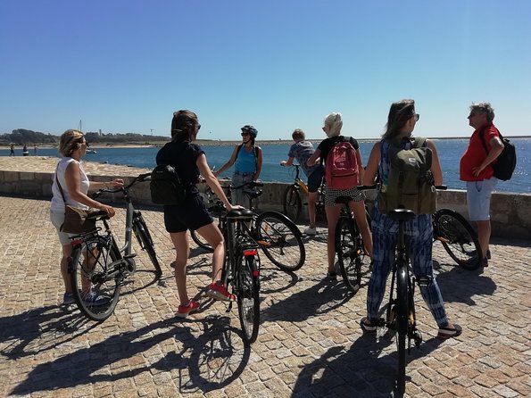 Porto: 3-Hour Old Town & Riverside Bike Tour - Guided Experience - Road feel, group pace, and how guides keep it calm