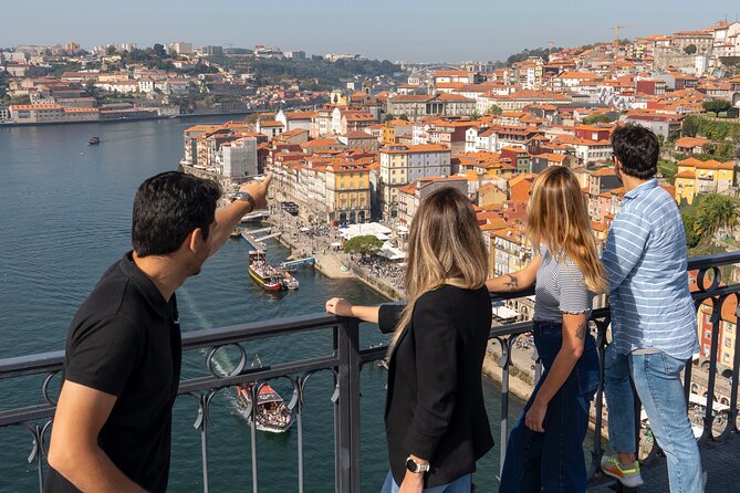 Porto 360°: Helicopter Flight, Guided Walking Tour & River Cruise - The walk toward the river: why comfortable shoes matter here