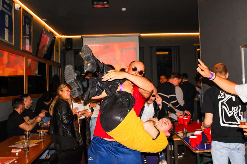 Porto: 4 Bar Pub Crawl, 7 Drinks, & Skip-the-Line Club Entry - Who this pub crawl is best for