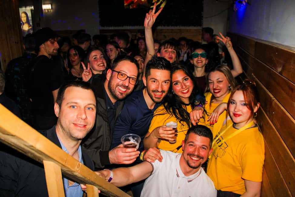 Porto: 4 Bar Pub Crawl, 7 Drinks, & Skip-the-Line Club Entry - The walking reality: what to wear and how to handle weather