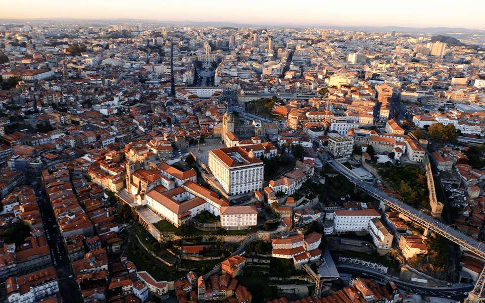 Porto: 5D Flight over de City for all family. - Landmark moments you can connect to after you step outside