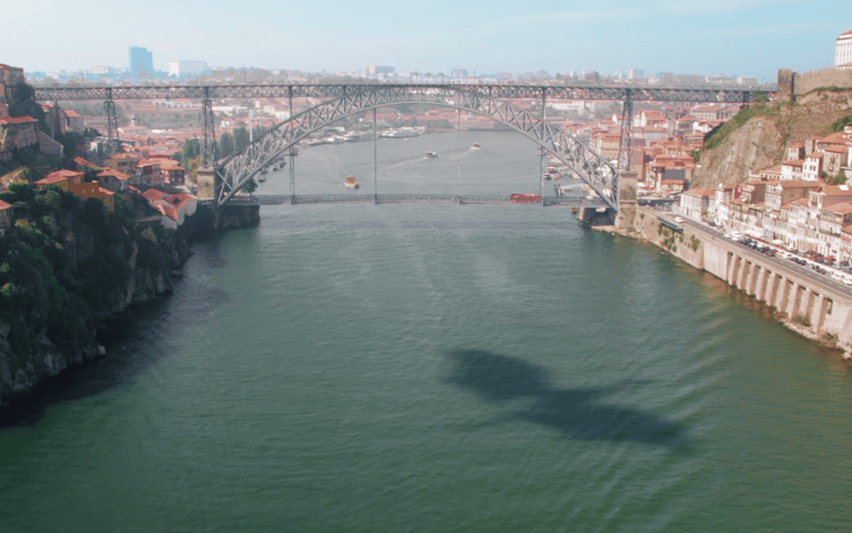 Porto: 5D Flight over de City for all family. - Price and value: $14 for a short hit of sightseeing