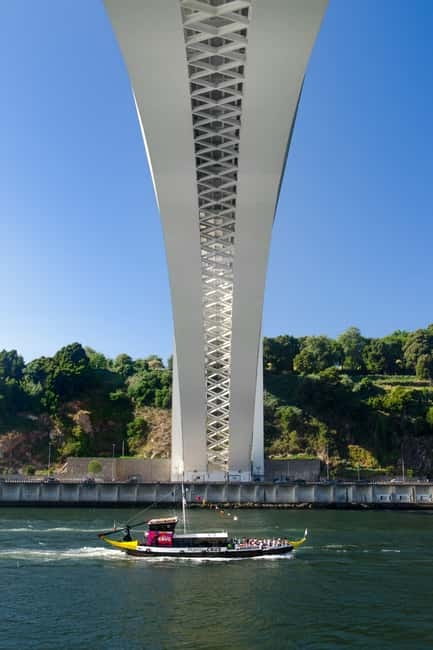 Porto: 6 Bridges Cruise on a Traditional Rabelo Boat - Rabelo Boat Departures from Cais da Ribeira: Fast Access, Big Views