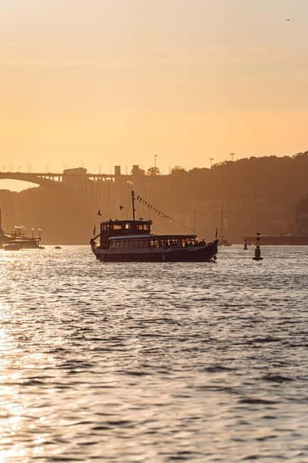 Porto: 6 Bridges Cruise on a Traditional Rabelo Boat - Comfort Tips That Matter for a Short Cruise