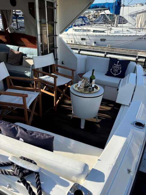 Porto: 6 Bridges Cruise, Welcome Drink & Sunset Option - The sunset option: Sea air, music, and a smaller boat vibe