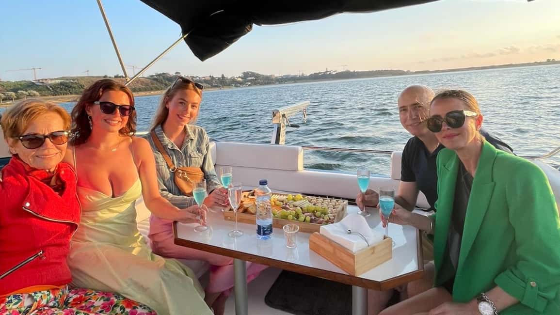 Porto: 6 Bridges Private Cruise with Local Wine and Snacks - The yacht time: comfort, space, and what boat options feel like