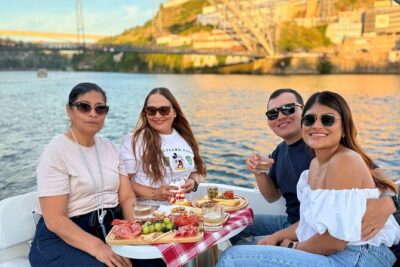 Porto: 6 Bridges Private Douro River Yacht w/ Food & Wine - Meet at Opo Boat Tours: Boarding Without Fuss