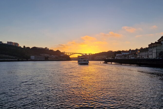 Porto: 6 bridges tour, Douro river with 4 Port Wine tasting - Stop for a Fishing Village Story: Sea History and Survival