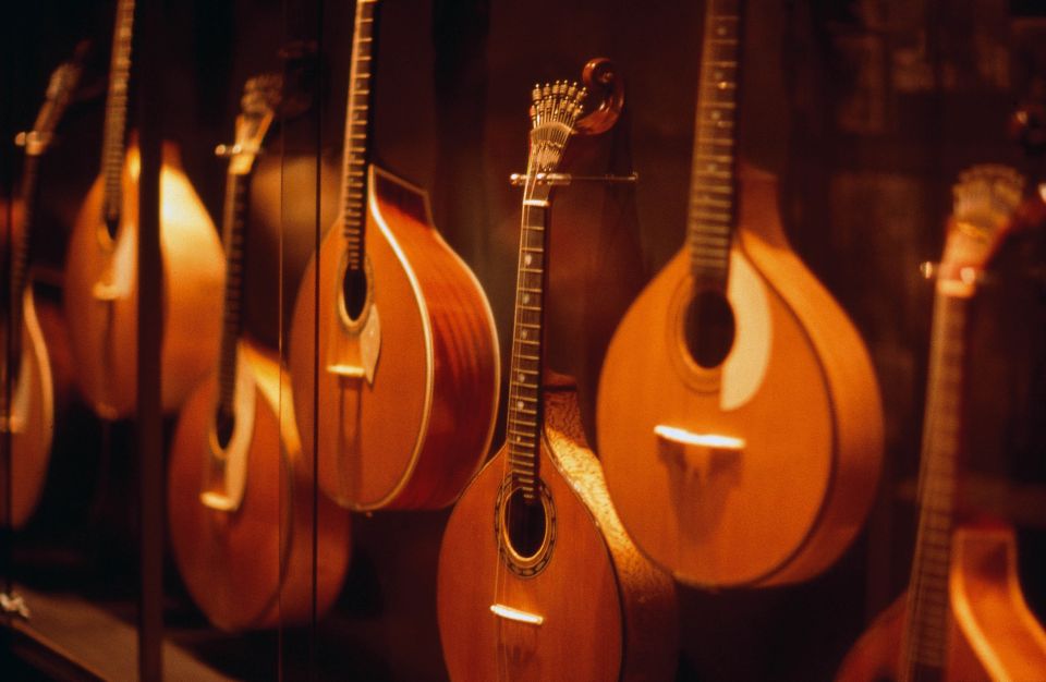 Porto: All-Inclusive Fado Dinner Show and Night Tour - Small Group Comfort: Why It Matters More Than It Sounds