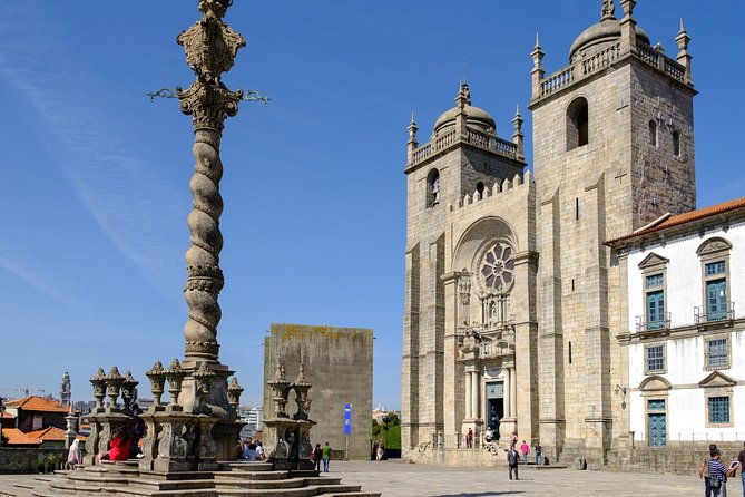 Porto and its charms - Tour from Lisbon - Livraria Lello in Porto: the ticketed highlight with limited time